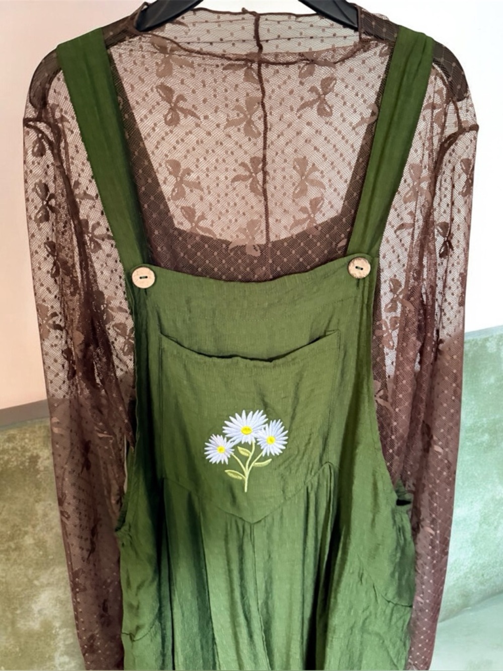 Women’s Olive Green Wide-Leg Linen like Jumpsuit W/Daisy Embroidery & shear top - Picture 5 of 5